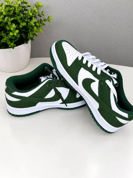 Tênis Nike Dunk verde e branco
